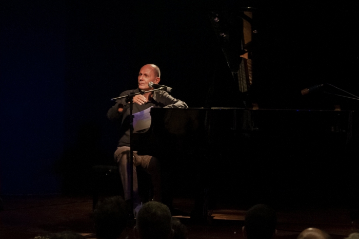 <a href="/galeria/aula-show-jose-miguel-wisnik/aula-show-jose-miguel-wisnik-1">veja mais detalhes</a>