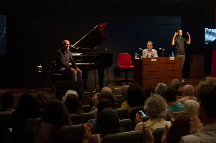 <a href="/galeria/aula-show-jose-miguel-wisnik/aula-show-jose-miguel-wisnik-8">veja mais detalhes</a>